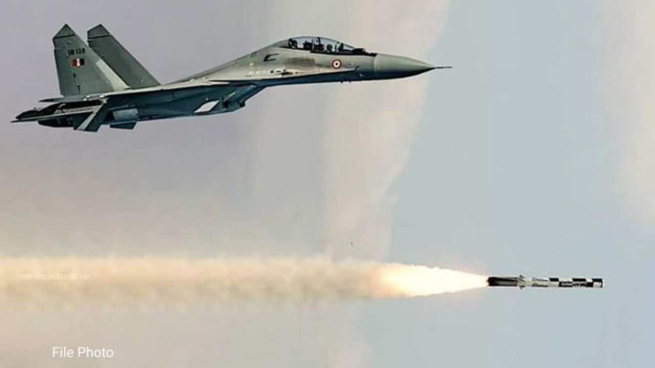 Brahmos shy, Pakistan claims to have procured new weapons