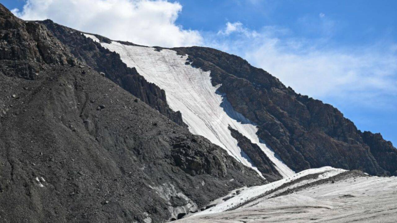 Scientists seeded clouds over China’s Muz Taw Glacier; fresh snow cut ice loss by 14% to 17%