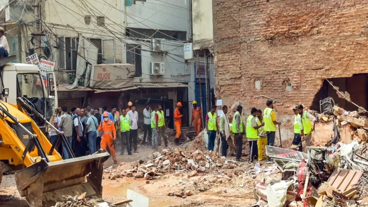 SC to consider Satya Niketan case transfer from Delhi HC over PG building collapse