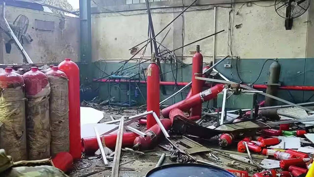Oxygen cylinder explodes in Delhi's Okhla area; 1 dead, 4 injured