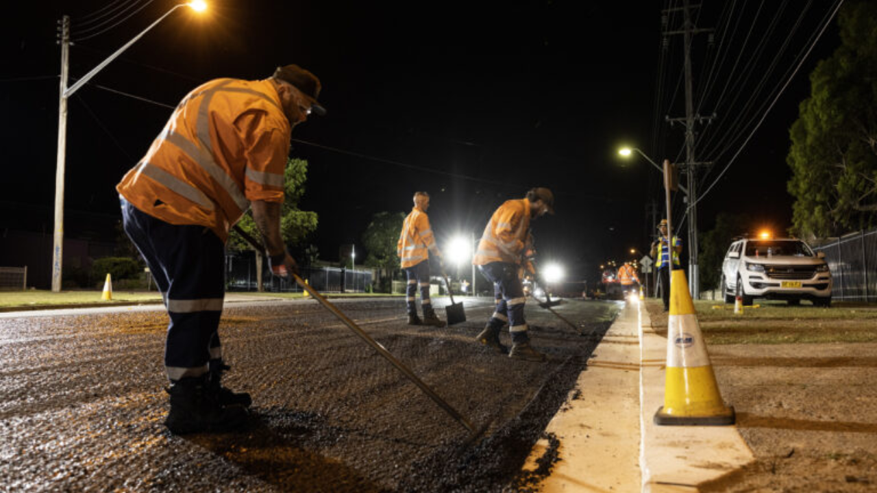 In 2023, Australia paved two suburban roads with 135,000 recycled coffee cups and glass bottles, cutting the asphalt’s carbon footprint by 24%