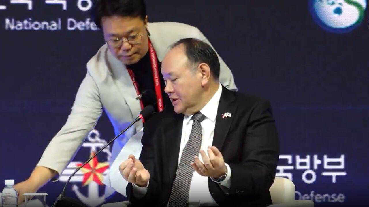 Philippines chief gets China's note mid-speech; his blunt reply stuns room