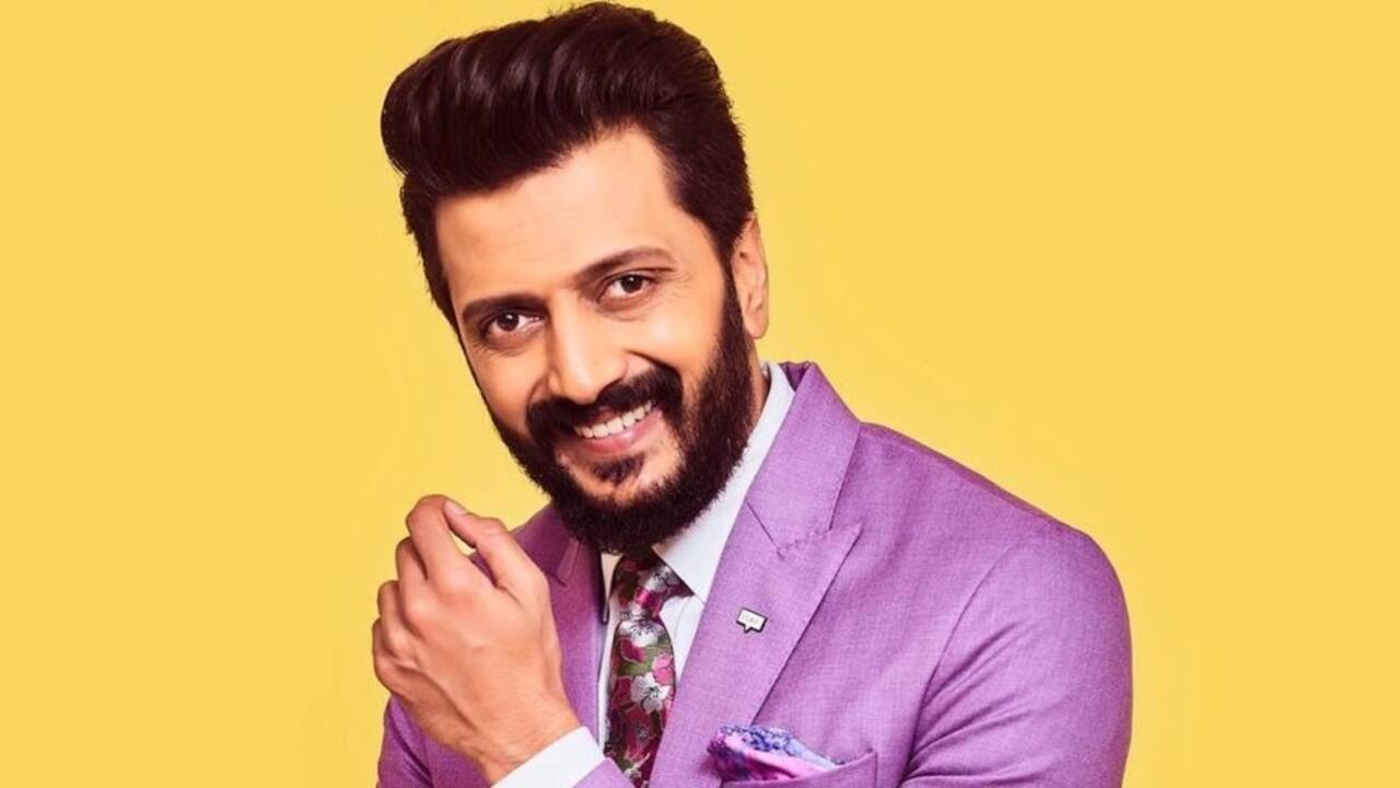 Riteish Deshmukh recalls getting paid money by a paparazzo on the street