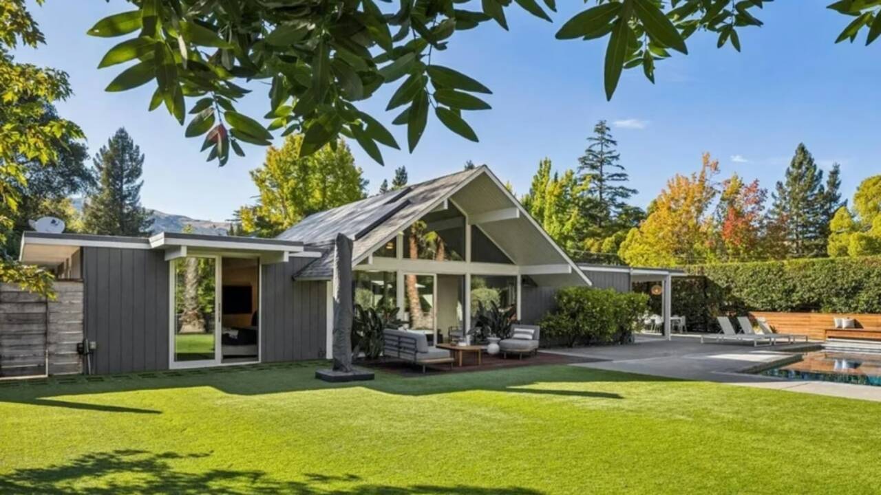 Couple bought a broken Eichler home; now it’s worth $2.75 million