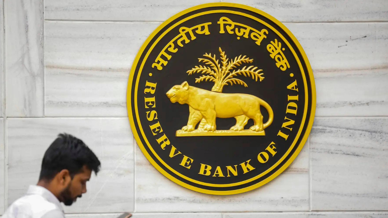 RBI flags tech concentration risks, warns of disruptions