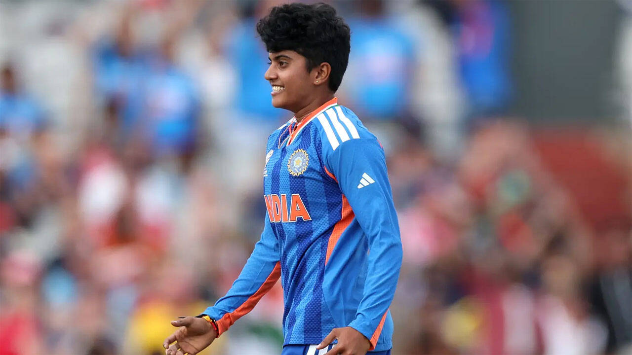 Shree Charani creates history at 22, becomes fastest Indian to 50 T20I wickets