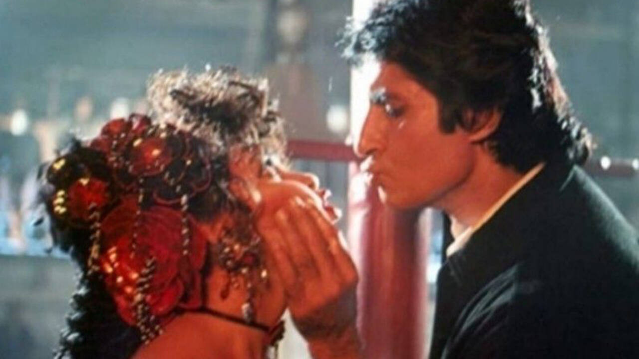 Amitabh Bachchan’s ‘Jumma Chumma’ shoot turned dangerous when Kimi Katkar was thrown