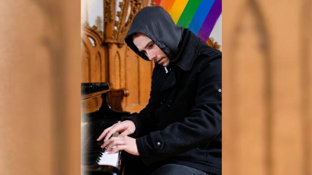 Homeless man played piano in church; 2 years later, he raised £50,000 for charity