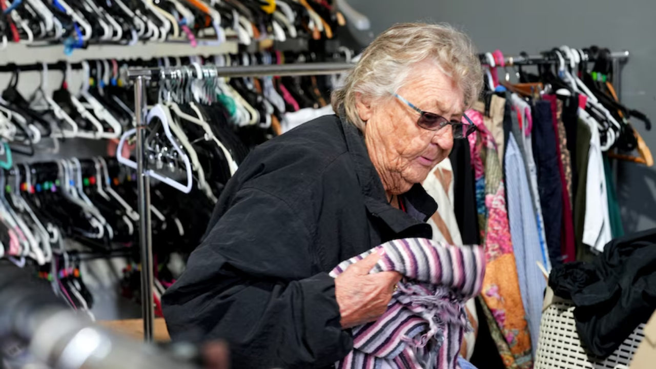 At 84, 'Nan Barb' drives 2,000km monthly to deliver donated clothes; community raises money for truck