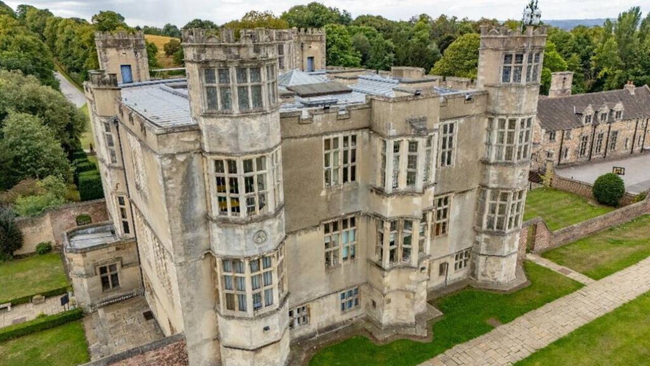 A 440-year-old Elizabethan mansion with 14 acres goes up for auction at £550,000–£600,000