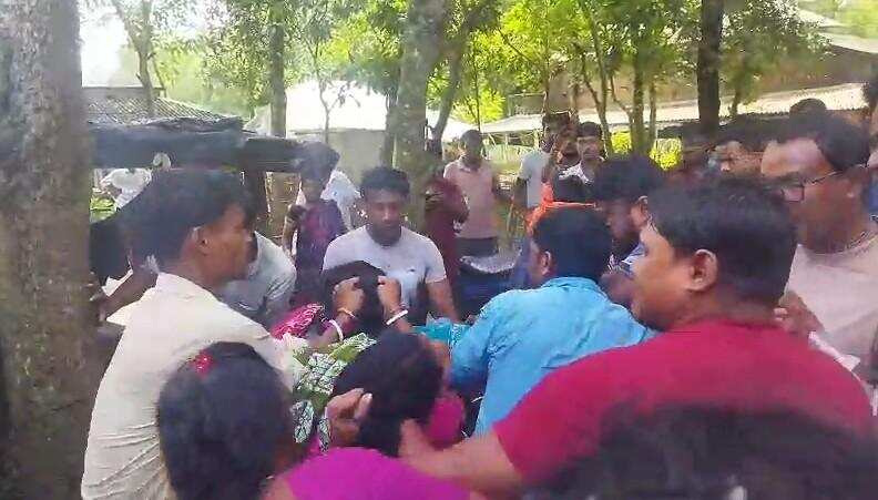 Mob attacks house church service in Bengal