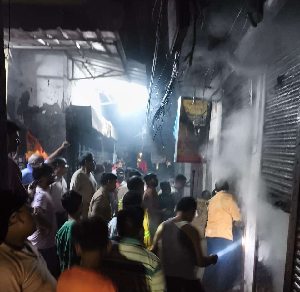 Rapid Response Crews Contain Major Commercial Fire in Historic Chowk District of Lucknow