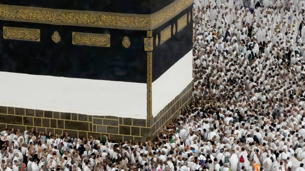 First-ever attack alert in Mecca sparks panic in Saudi; Muslim groups condemn Houthis
