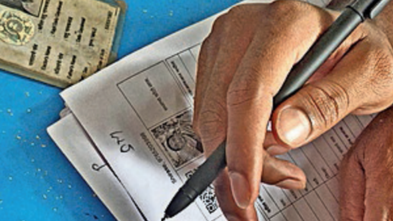 Aadhaar in or out? Mixed messaging puzzles voters