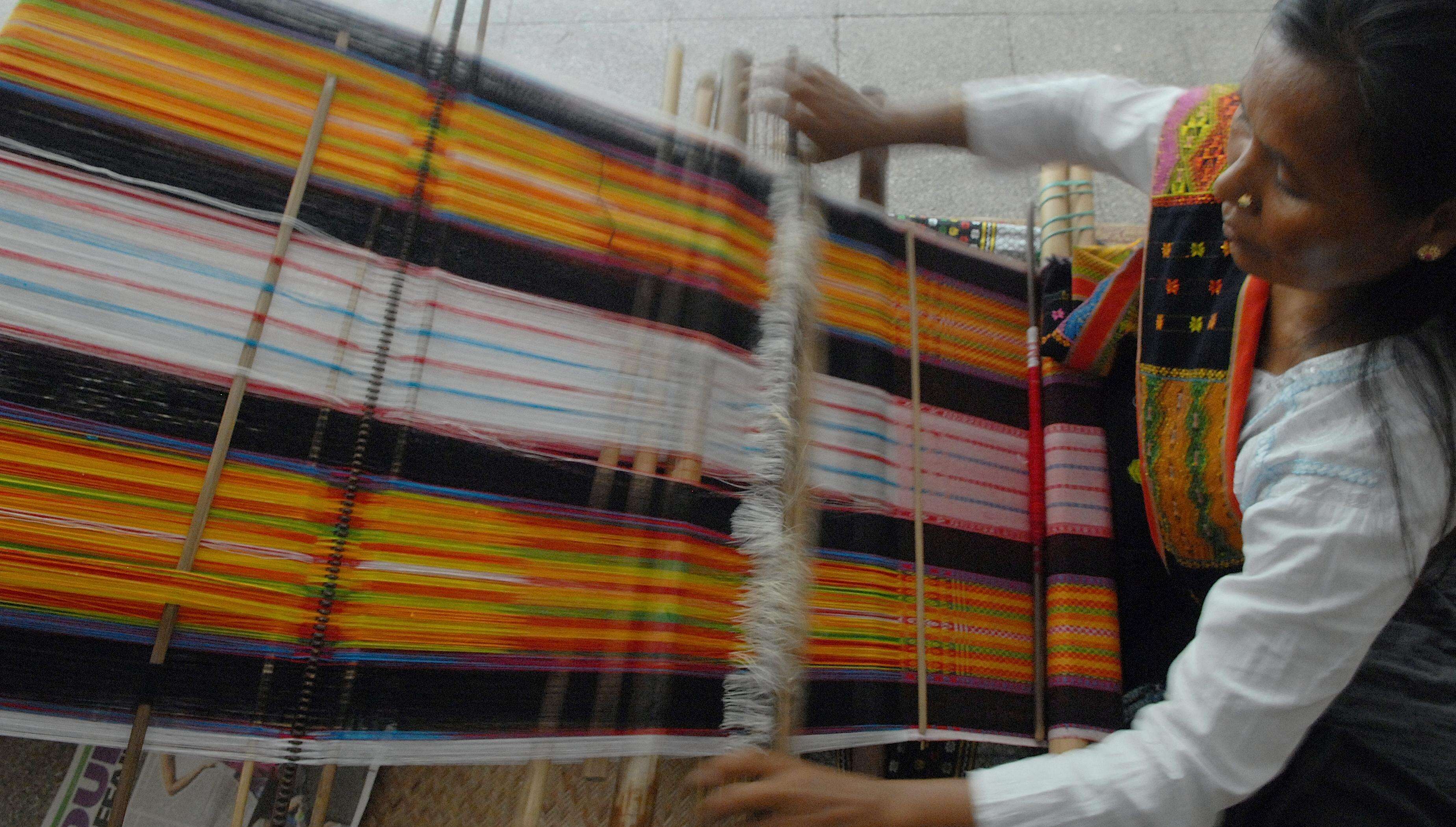 Union Government Sets Ambitious Target for West Bengal Artisans