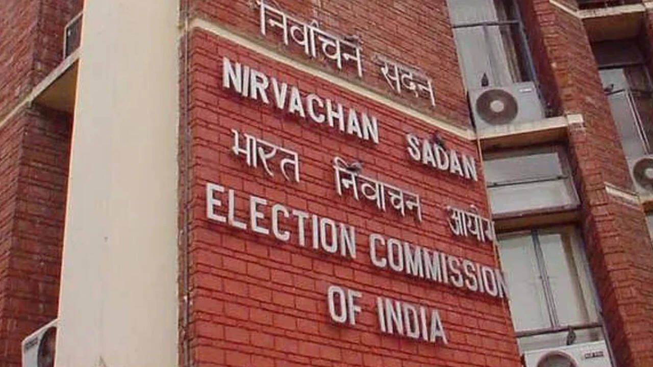 ECI schedules Sept 17 hearing with rebel TMC delegation over party representation