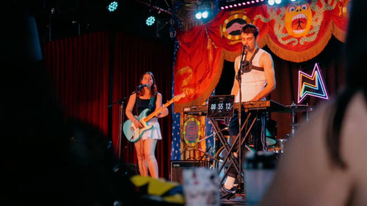 Sydney duo finishes 9 gigs in 12 hours after helicopter, plane delays, with 15 seconds left