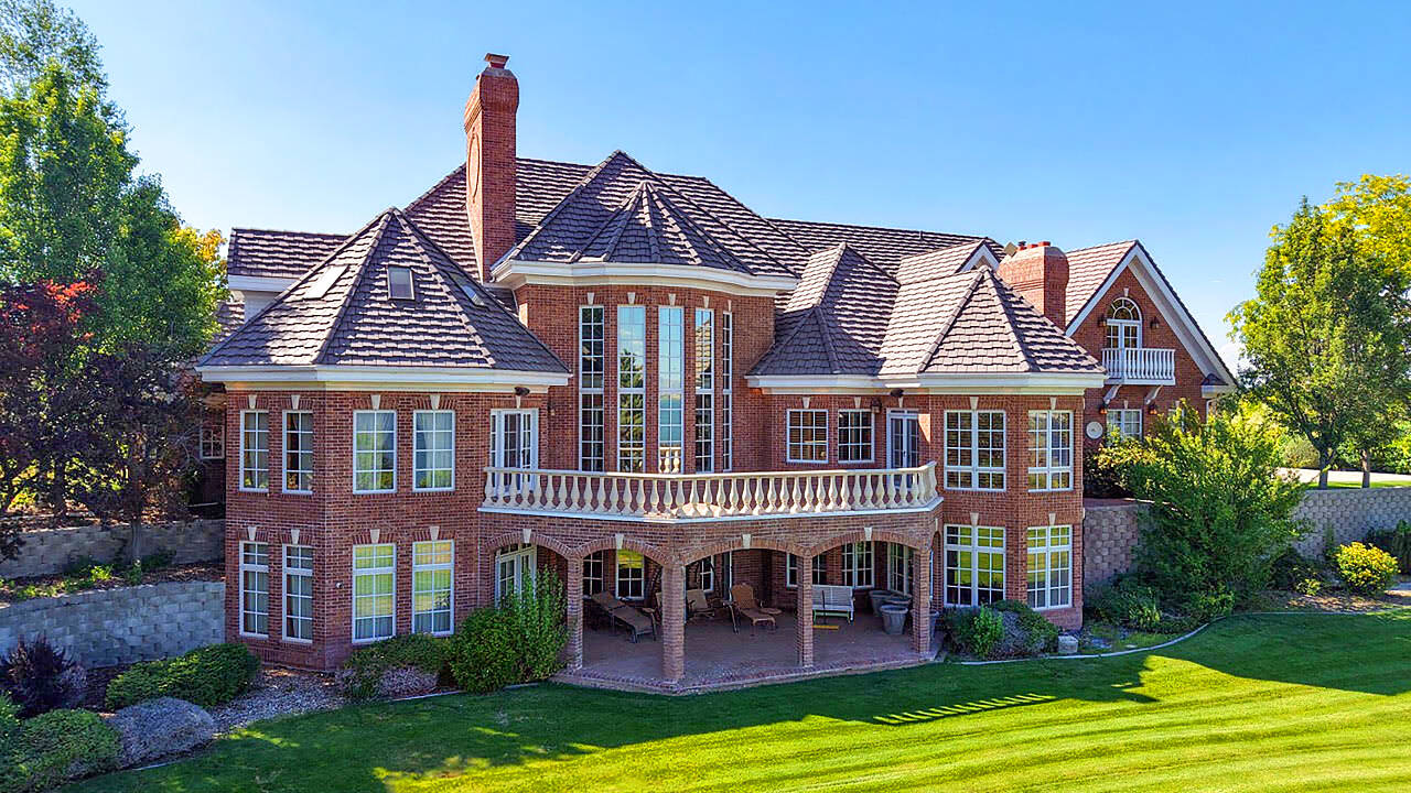 Idaho riverfront mansion heads to no-reserve auction at $3.86M asking price