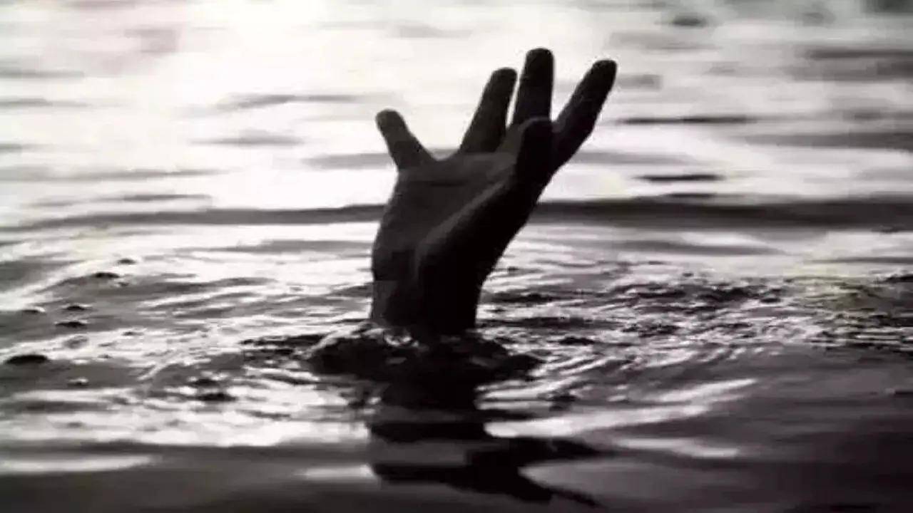 Mumbai resident missing in Malvan river after boat capsizes