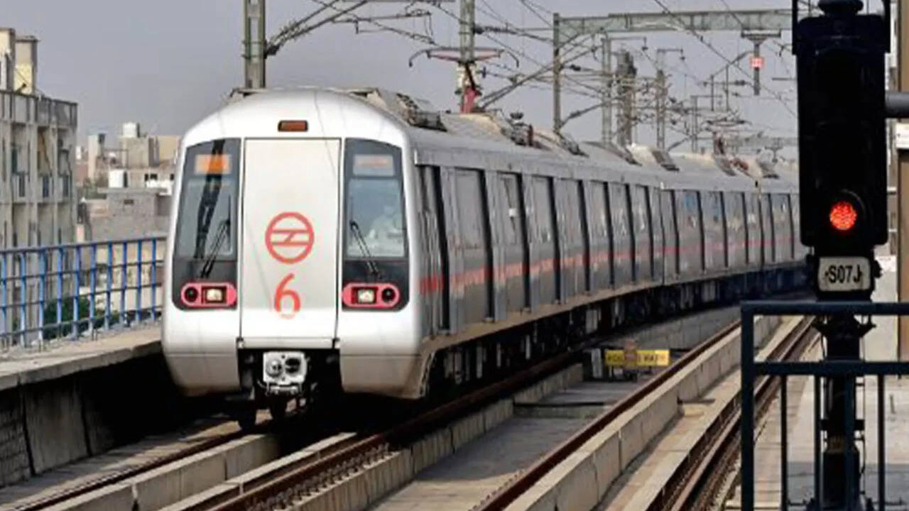 Delhi Transit Paralysis Drives Record Underground Surge