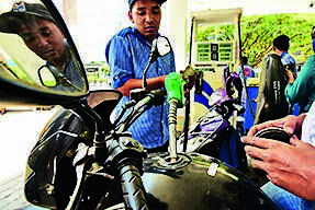 Maharashtra Fuel Retailers Threaten Statewide Boycott of Digital Payment Networks