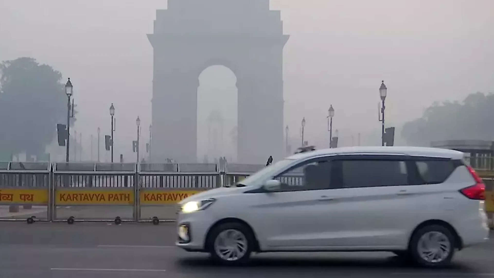 Delhi pollution crackdown: Hotspots to be mapped, pending road works get Oct 31 deadline
