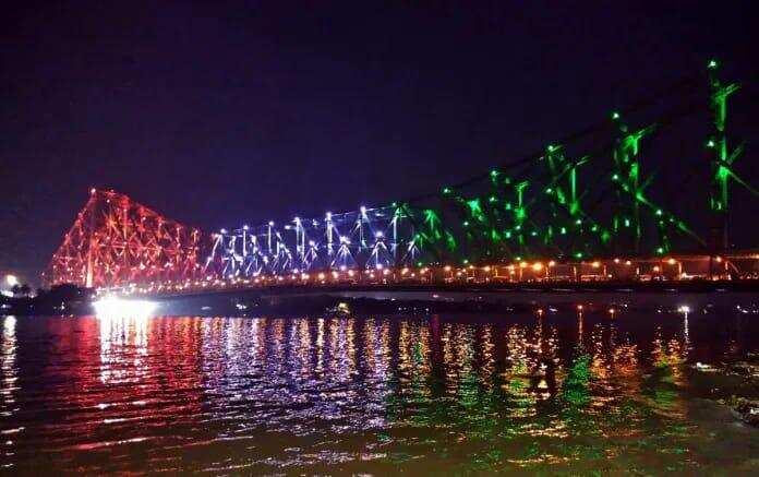 Kolkata Unveils Innovative Civic Control Over Iconic Howrah Bridge Aesthetics