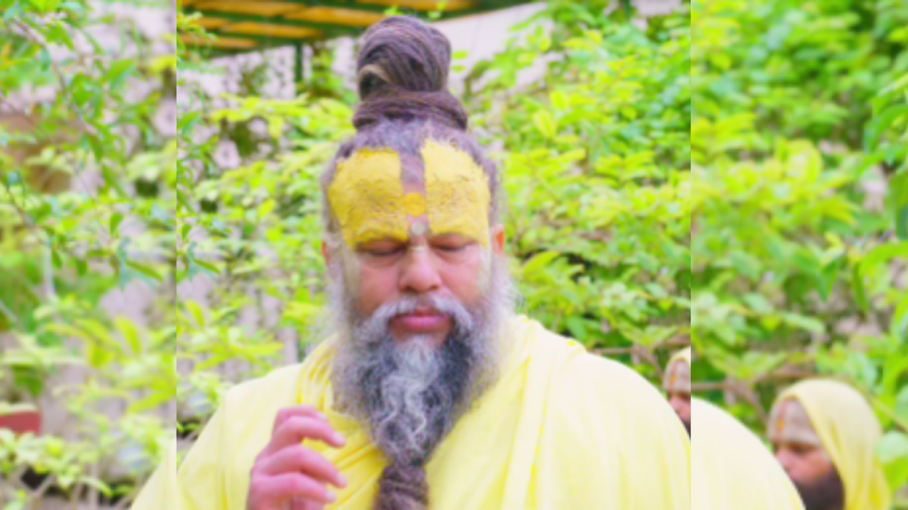 Premanand ji Maharaj asks us to hold onto the Divine, as part of ourself not as something outside; path becomes clear with time