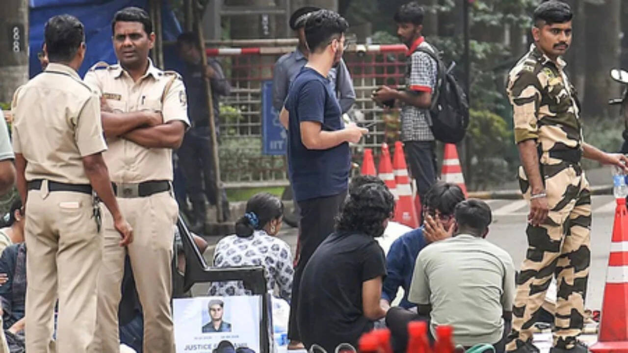 Student suicide case: IIT-Bombay apologises over remarks, prof suspended