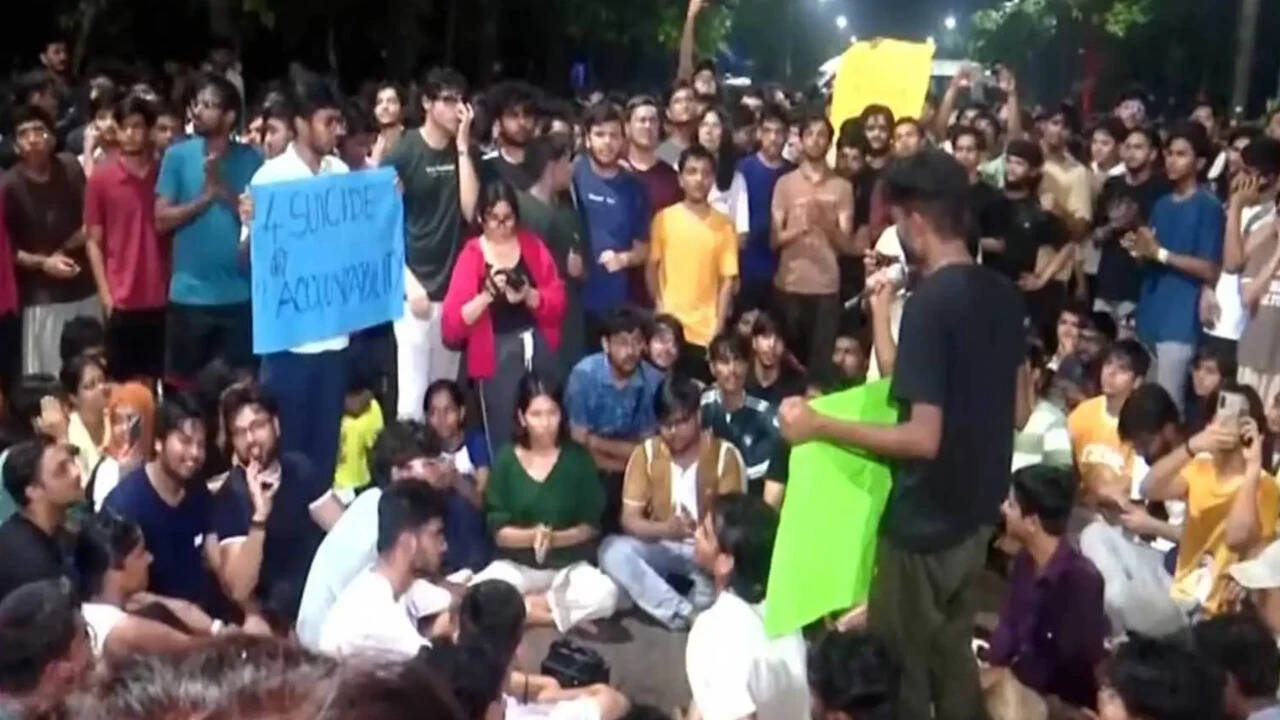 Institutional Crisis at IIT Bombay Deepens Following Suspension Amid Administrative Turmoil