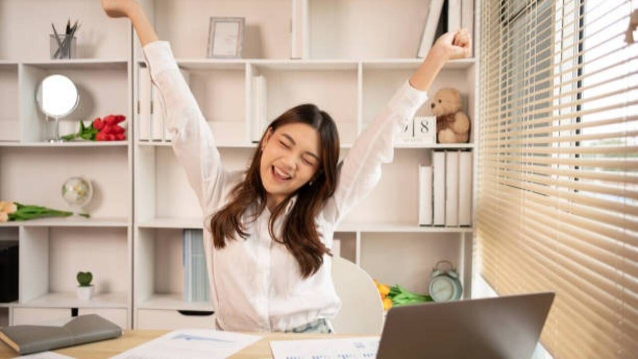 The 5-minute office habit that can quietly improve your mood for the rest of the day