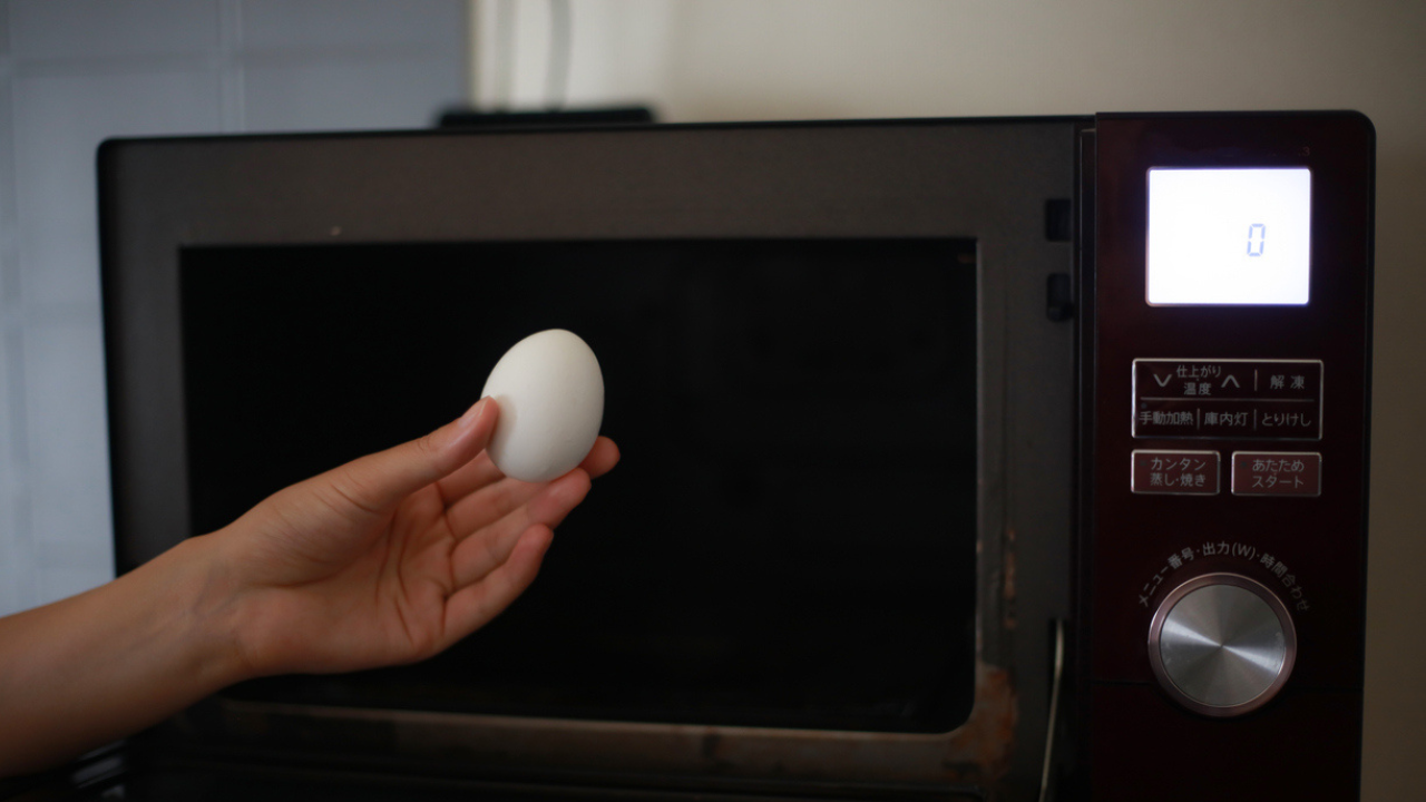 From omelette to boiled eggs: How to cook eggs in a microwave