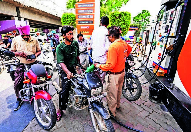 Punjab Fuel Retailers Impose Payment Thresholds on Digital Transactions