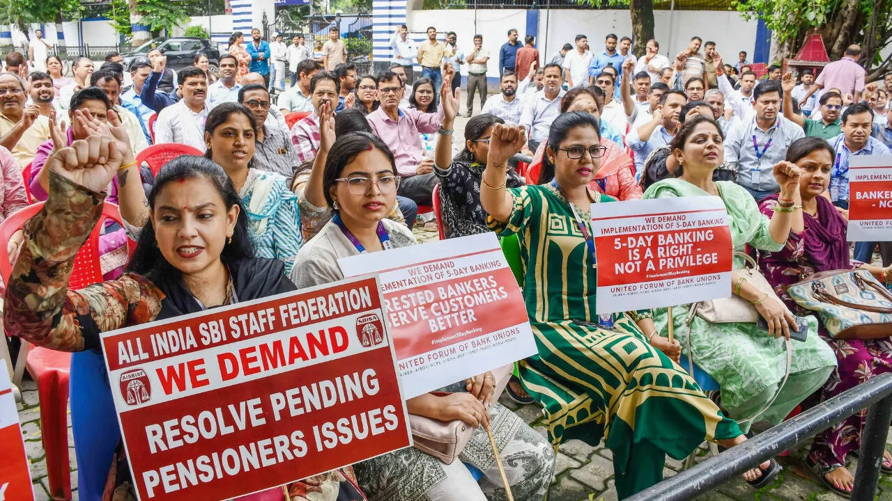 ‘Resolve issues through dialogue’: Govt urges bank employees to call off Sept 28-30 stir