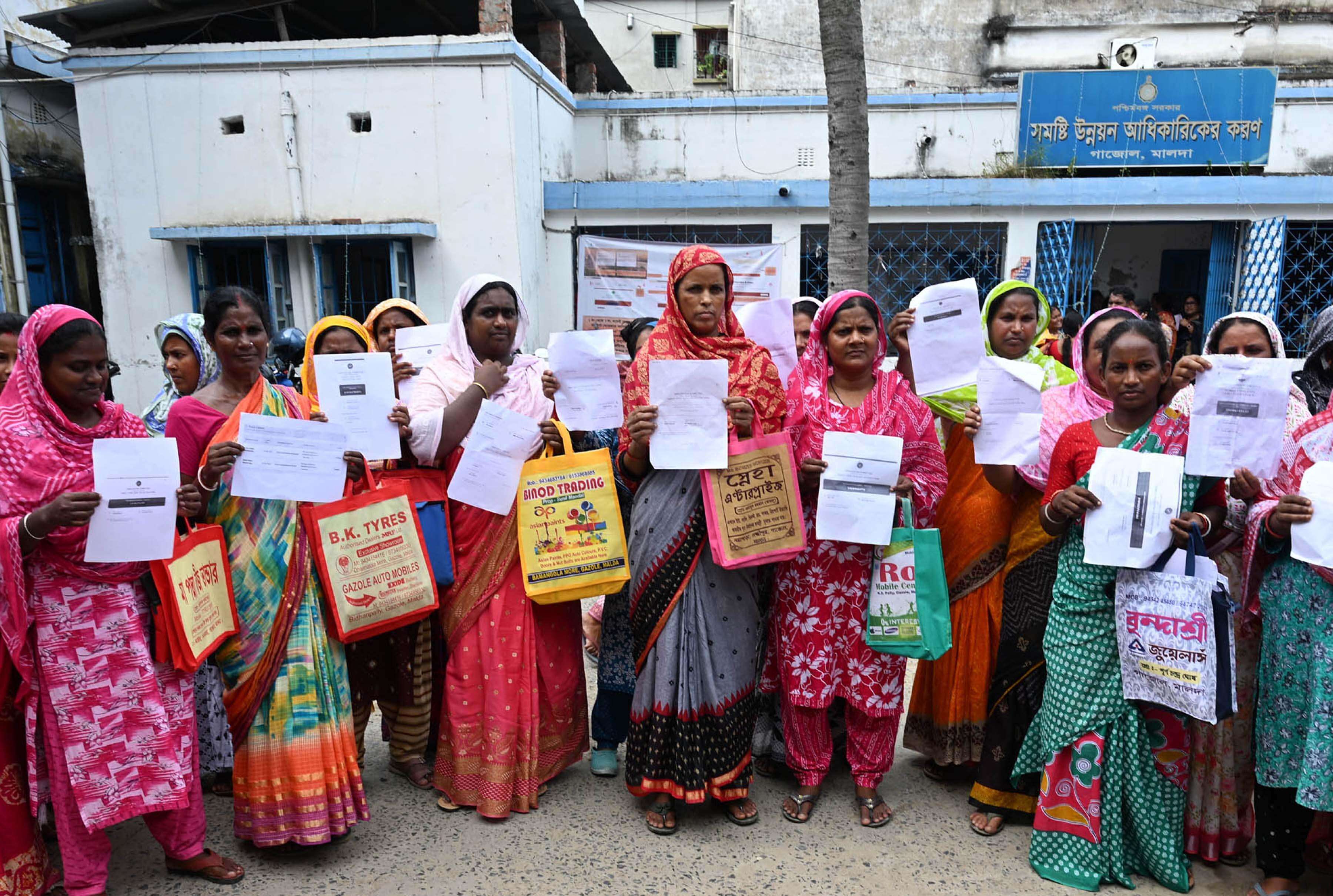 West Bengal Civil Administration Confronts Widespread Protests Over Annapurna Scheme Demands