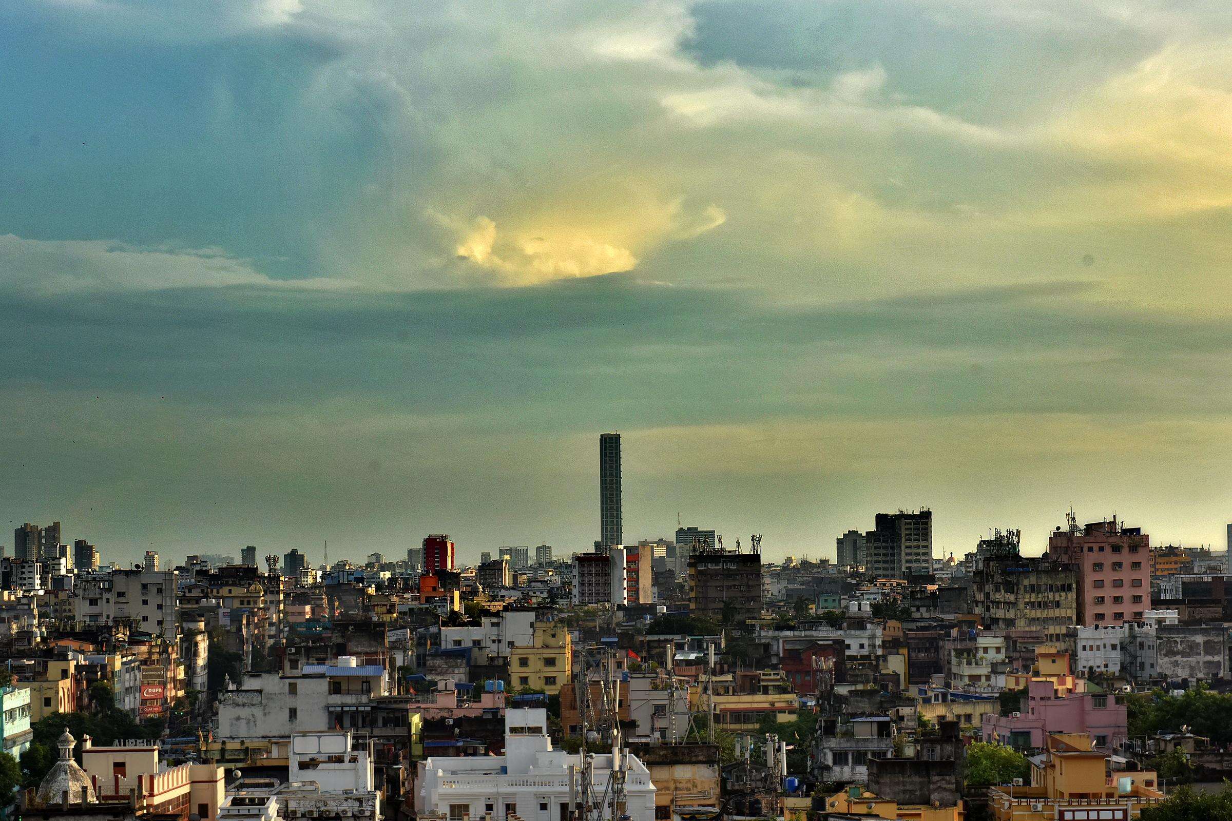 Meteorological Disruptions in West Bengal: Regional Meteorological Centre Issues Heavy Rain Warnings