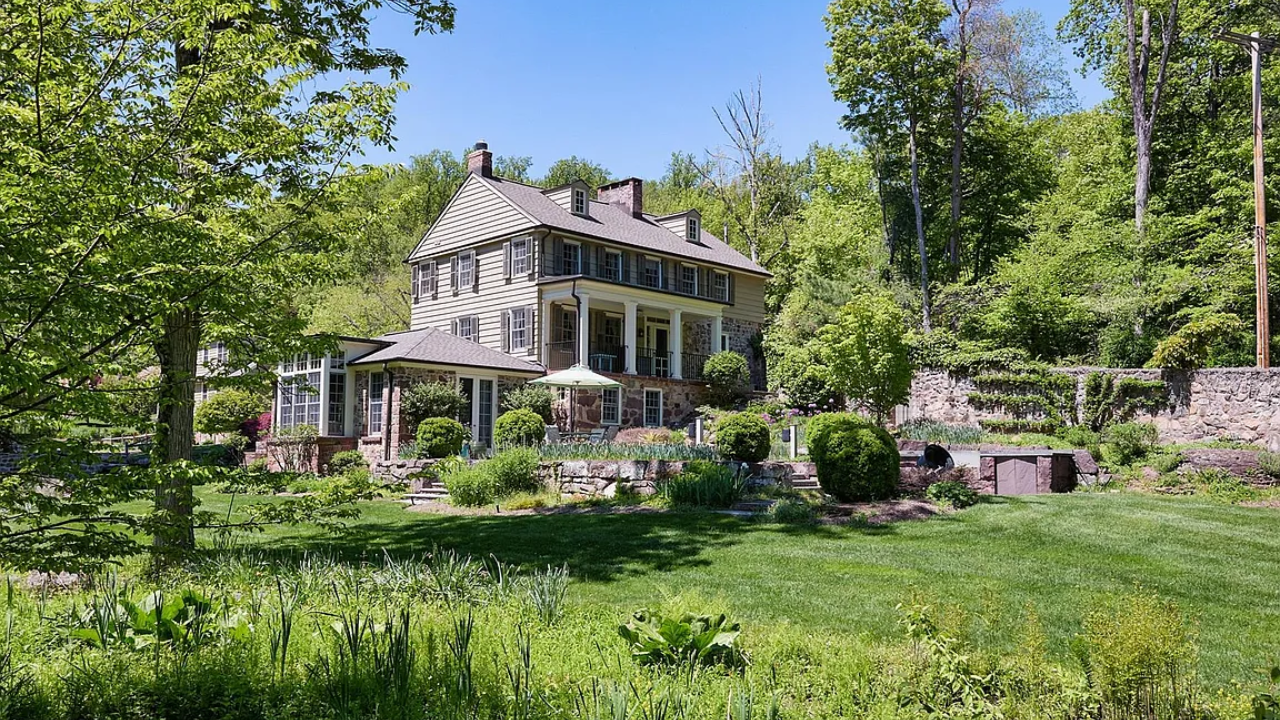 In 1993, buyers paid $490,000 for Kurt Weill’s former 5.5-acre New York estate; after 33 years...
