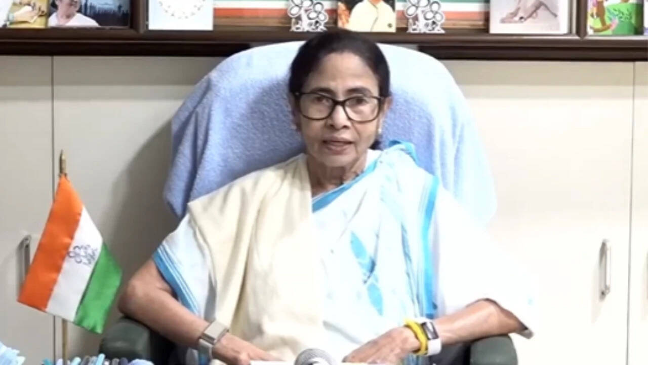 'Arrest poll panel chief': Mamata demands Bengal repoll amid EC 'SIR split' row