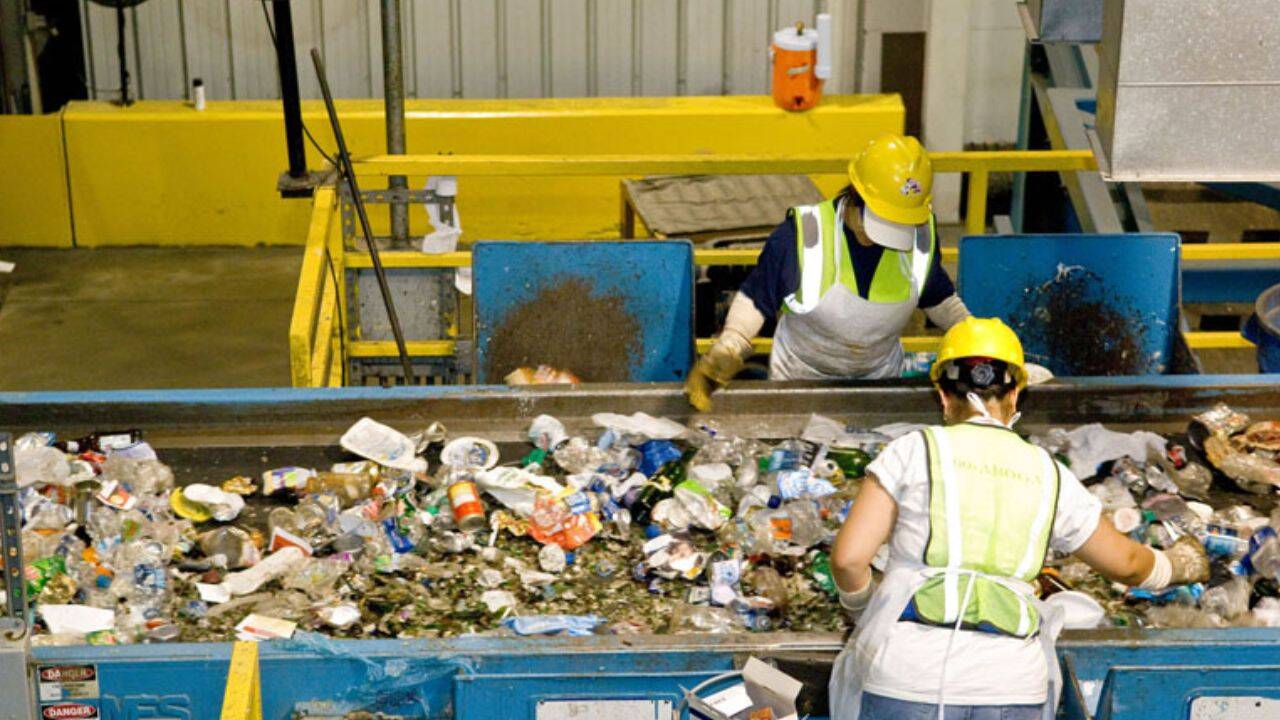 Scientists turn carbon dioxide into recyclable high-performance polyester