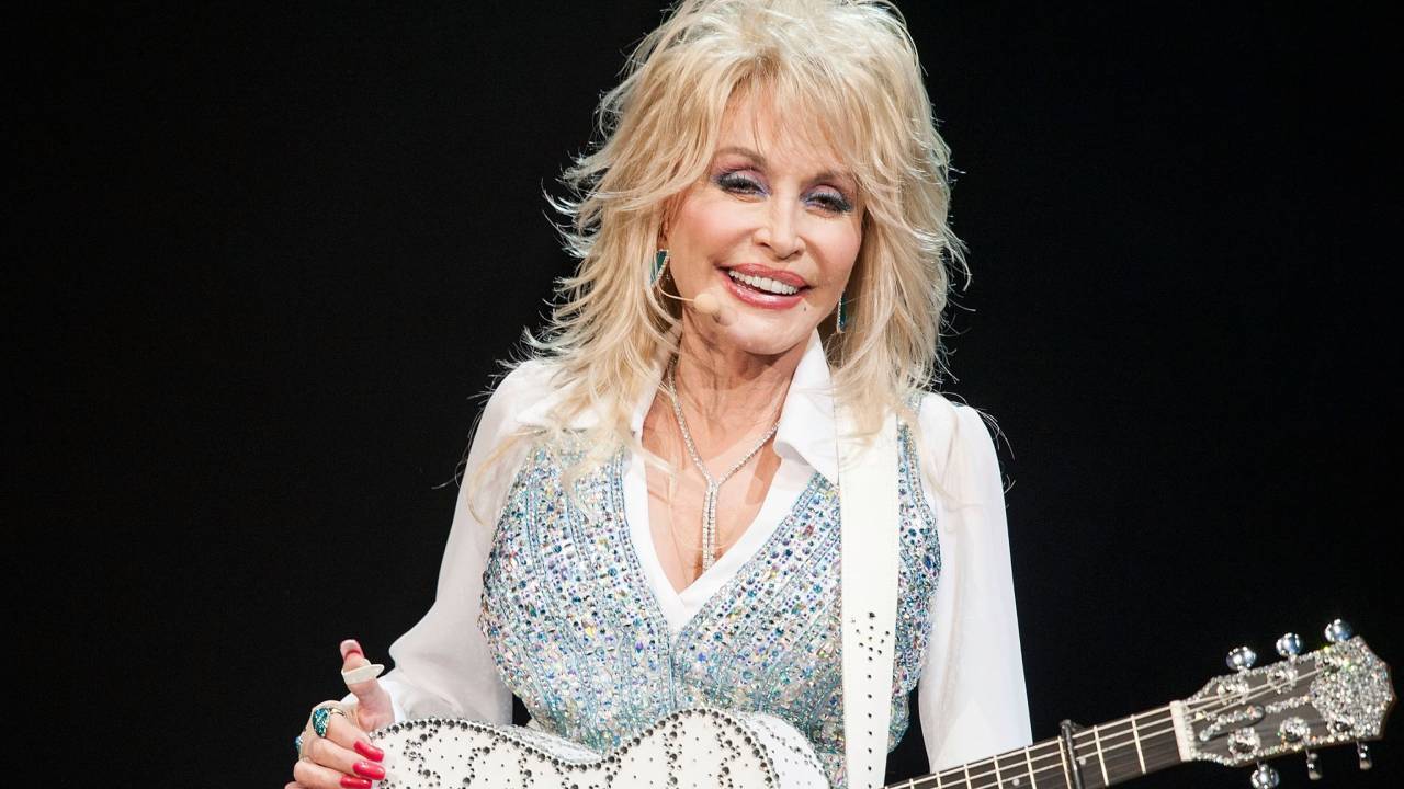Dolly Parton secretly travelled to Germany for experimental cancer treatment