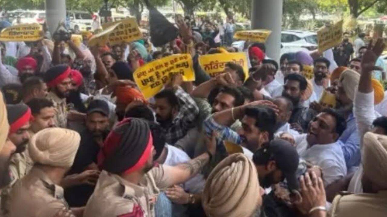 ED GMADA probe enters third day; AAP supporters protest outside office
