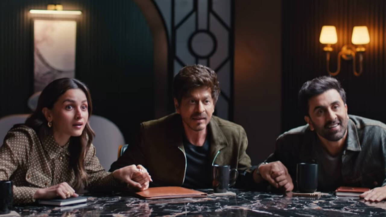 SRK gets roasted by Ranbir; Alia teases RK in a new ad
