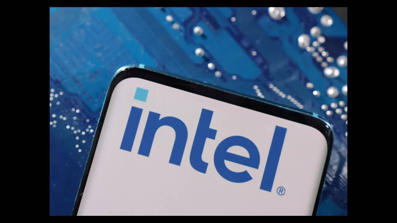 Intel cuts VP ranks from 450 to 200; CFO says ‘cultural problem’ delayed products