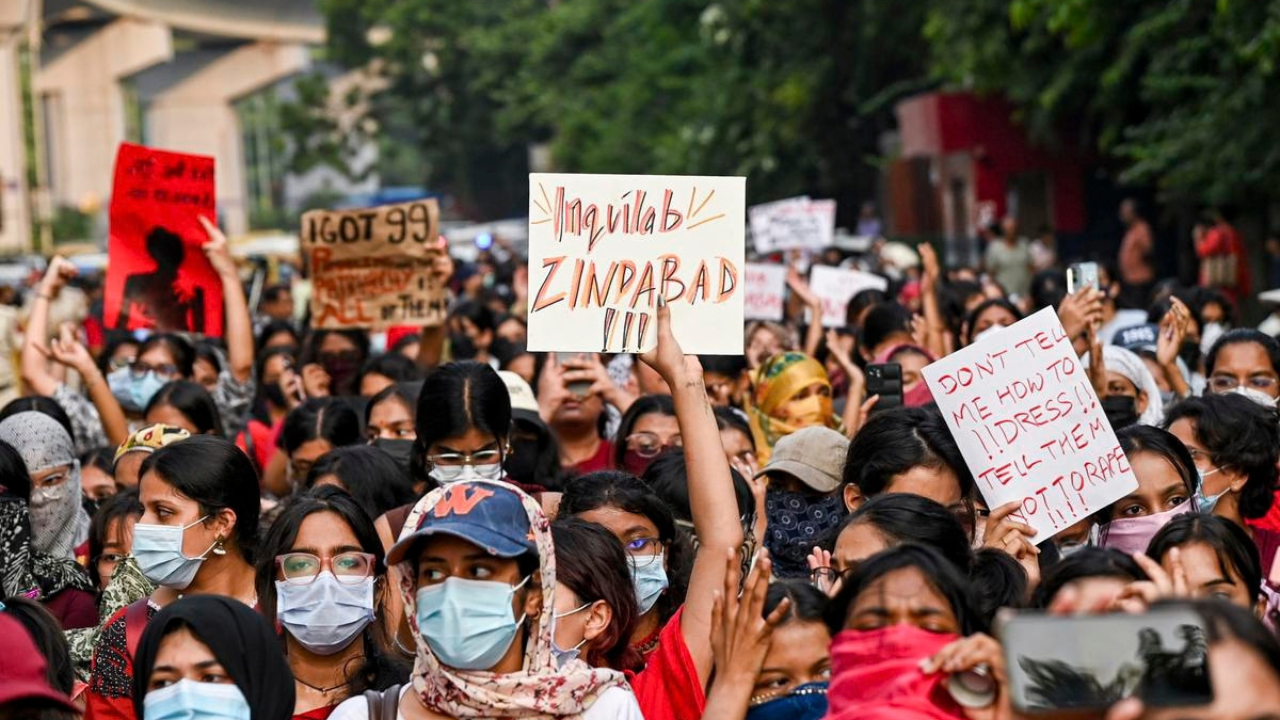 Delhi Women Take to Public Thoroughfares to Reject Curfew Politics and Demand Safety
