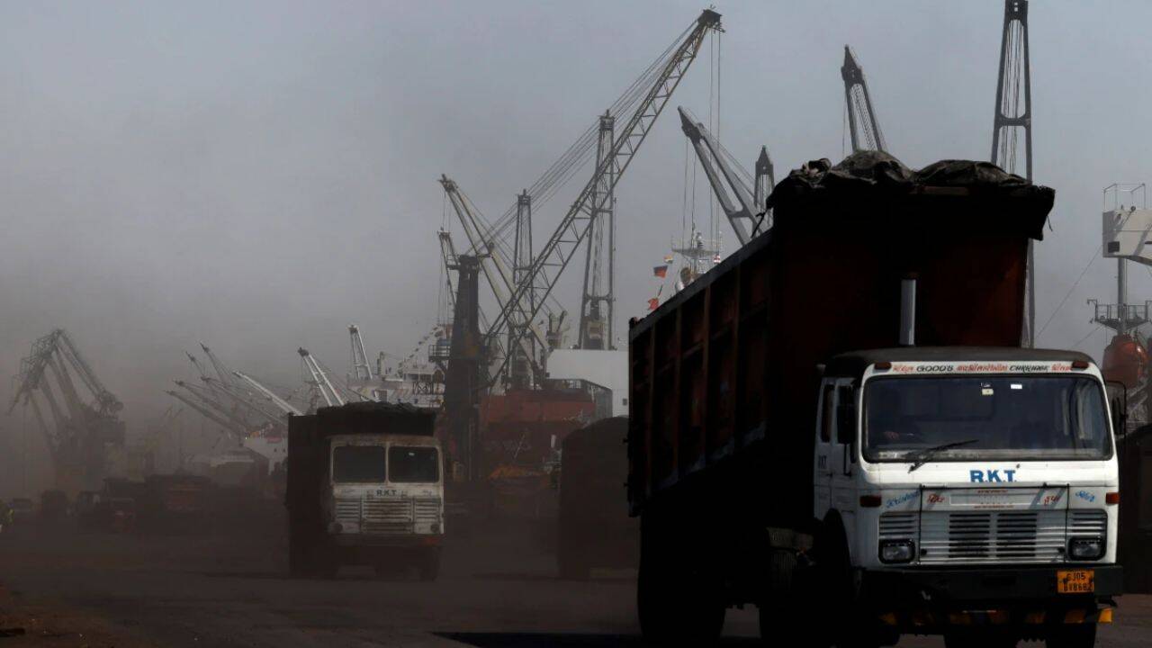 As stocks fall at power plants, govt mulls imported coal blending