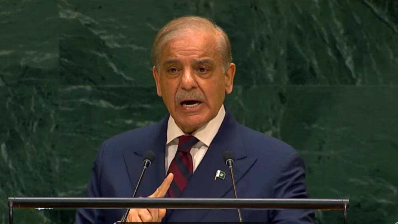 Pakistan PM draws ‘red line’ over Mecca at UN, defends Saudi-Türkiye defence pact