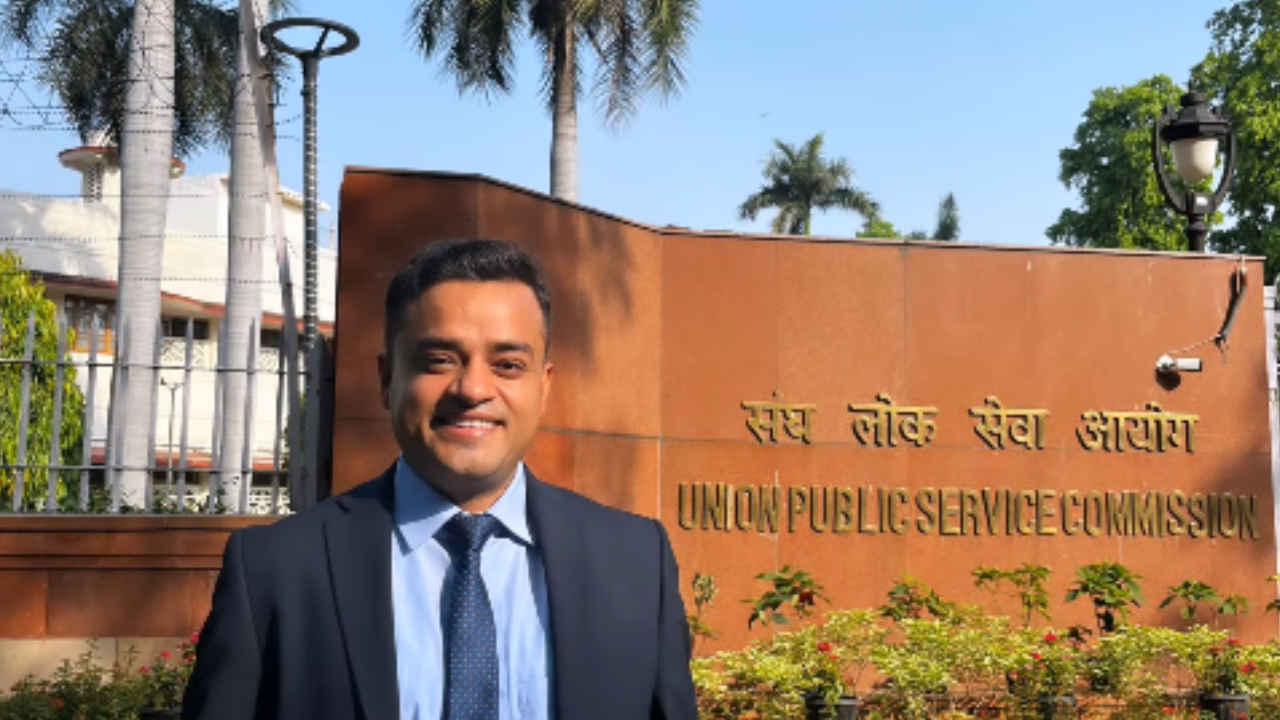 Meet Mayank Sachan: Former Navy sailor who failed 15+ exams before UPSC CAPF