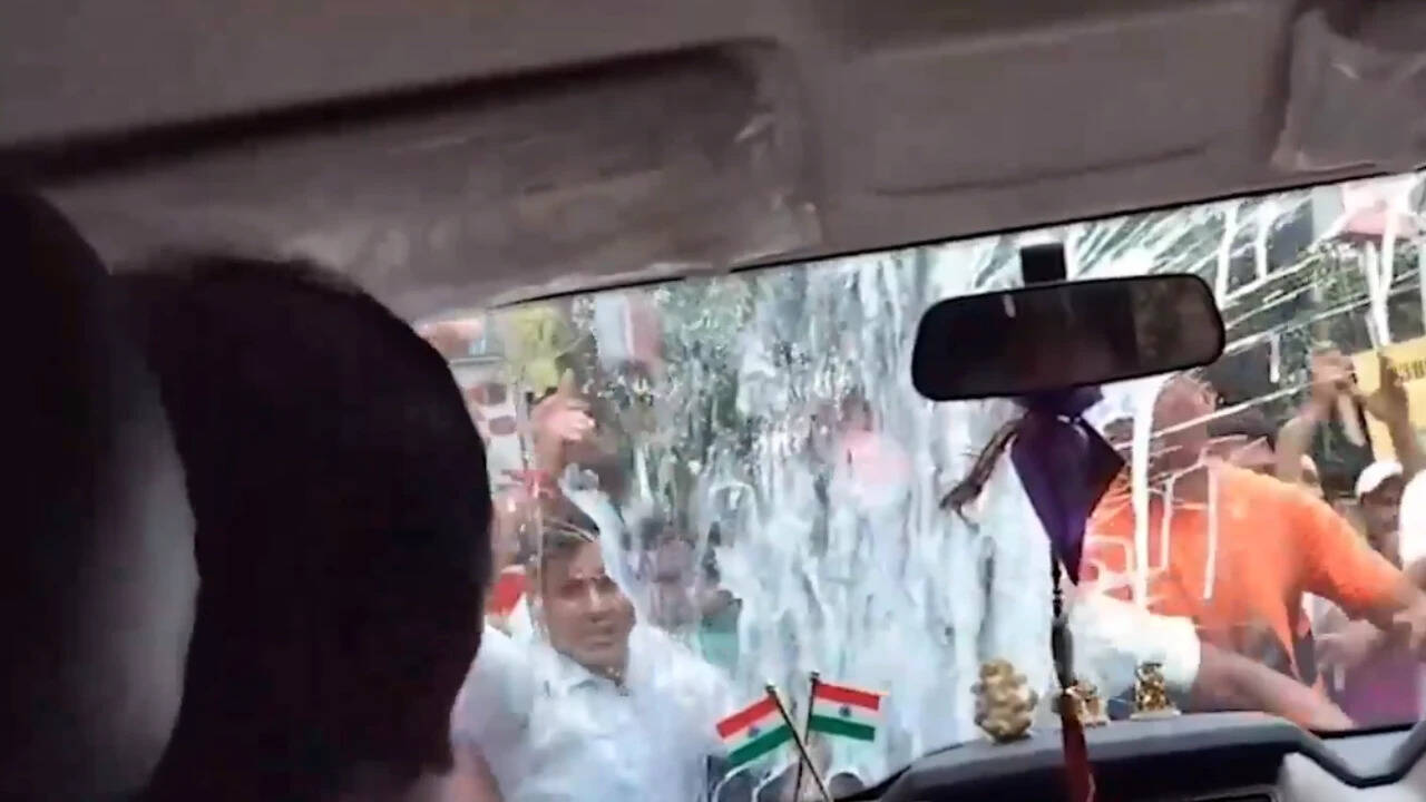 Eggs hurled, car window smashed as Kunal Ghosh heads to Mamata rally: Watch