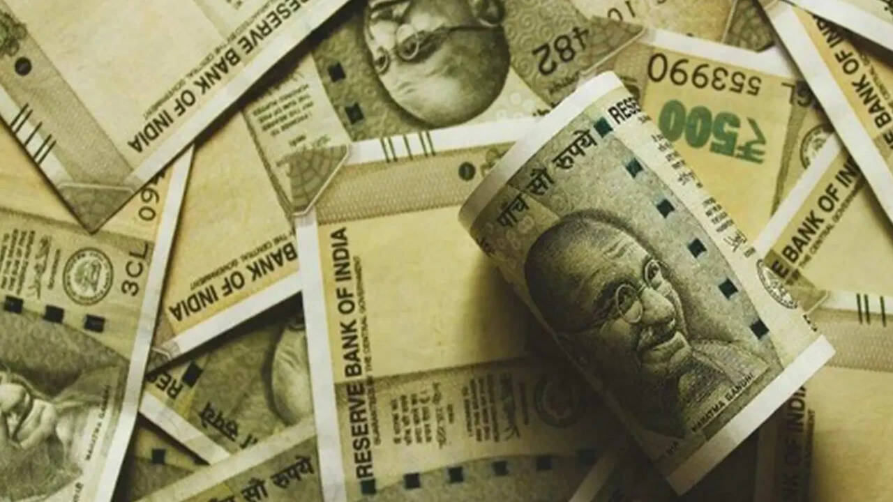 FII Flows To Stay Subdued: Bernstein sees flat to modest inflows; rupee and valuations weigh