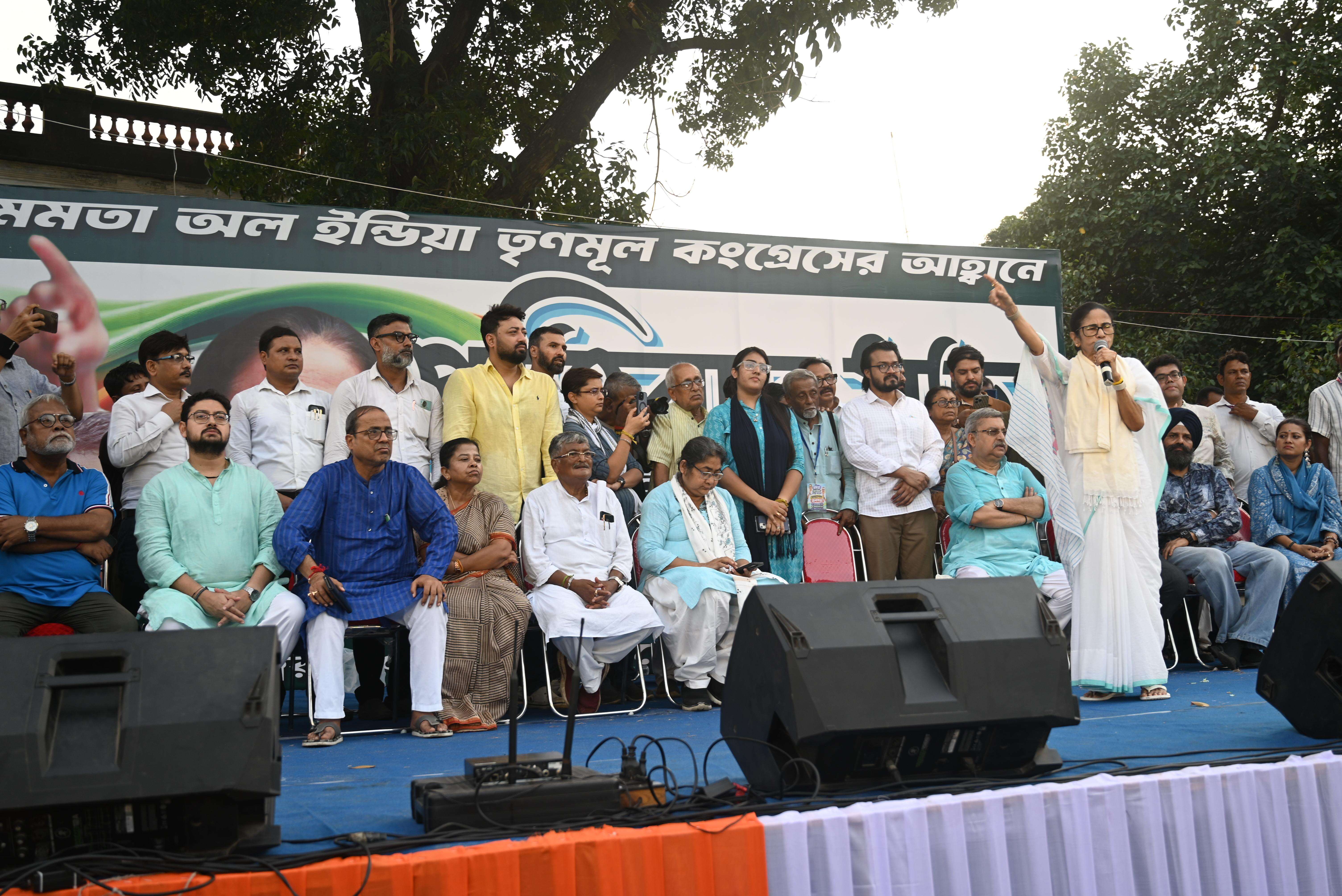 ‘Vanish Kumar must go’: Mamata attacks CEC, calls for oppn unity